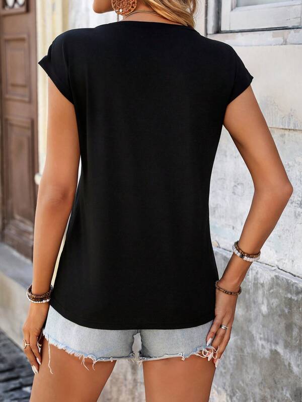 Basic solid V-neck T-shirt for casual resort wear Basic solid V-neck T-shirt for casual resort wear